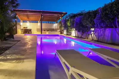Image de Luxueuse villa sur A +++ Situation avec piscine privée et terrasse vue mer