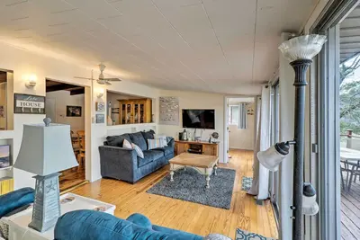 Image de Nouveau! Riverfront Retreat avec salle de jeux et parking pour bateaux