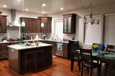 Image de Belle maison près de l'aéroport d'Eugene avec un accès facile au centre-ville d'Eugene