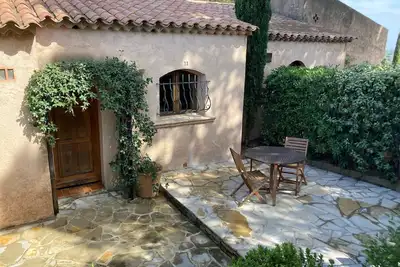 Image de grand mazet de 57m2 pour 4 personnes  à proximité de la plage de Gigaro.