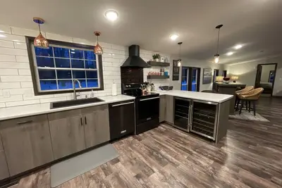 Image de Retraite spacieuse haut de gamme, accès direct aux sentiers, près de la chapelle, rochers illustrés