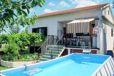 Image de Maison de vacances privée avec piscine privée, climatisation, Wifi, Tv, terrasse, animaux admis