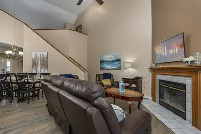 Image de 2000 Sq Ft, 3br 3 Ba Pointe Royale Condo, piscine intérieure chauffée