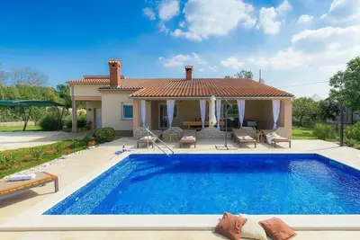 Image de Merveilleuse maison de vacances privée avec piscine privée, Wifi, climatisation, Tv et terrasse