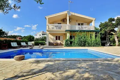 Image de Belle maison de vacances privée avec climatisation, piscine privée, Wifi, Tv, terrasse et parking