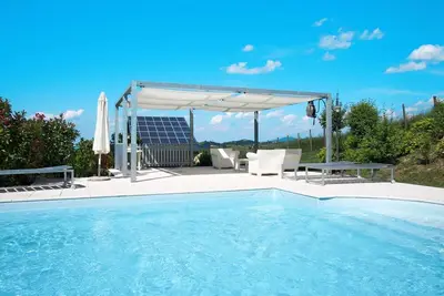 Image de Maison de vacances privée avec Wifi, climatisation, piscine privée, bain à remous, Tv, terrasse