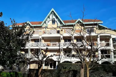 Image de beau 2 pièces 3* avec parking proche plage