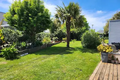 Image de Maison au calme à 2 pas des remparts! ! ! Grand jardin, transats, baby foot. . .