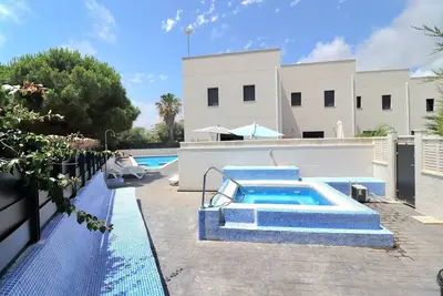 Image de Casa Cristal 5, piscine chauffé \/bain à remous, Ac, à 3 minutes à pied de la plage