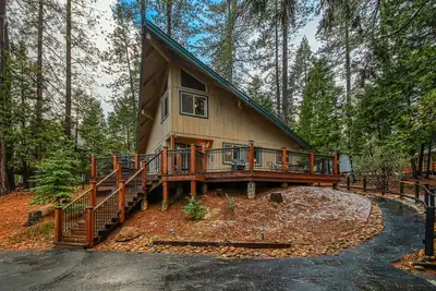 Image de Retraite formellement pluvieuse! Charmant 2 Bedrom à Blue Lake Springs avec accès au Sequoia Woods Country Club!
