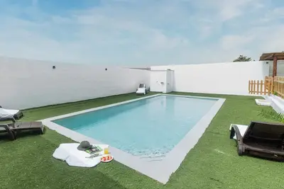 Image de Magnifique villa: 2 piscines privées, barbecue, jardin et parking. 13 per. À Padul