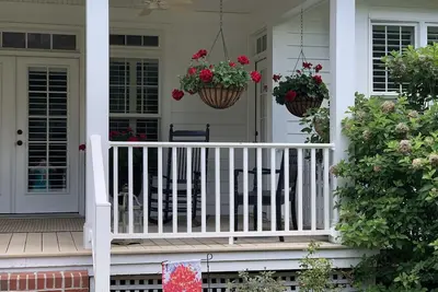 Image de Belle maison de deux étages adjacente au Country Club