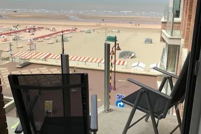 Image de Appartement à la digue avec vue superbe sur la mer, la plage et la digue.