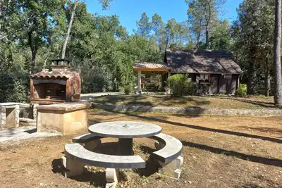 Image de Chalet en bois  au pied du Mont Ventoux à 2. 5 km de Bedoin