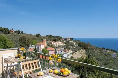 Image de Belle maison de vacances avec Wifi, Tv, terrasse, animaux admis, vue panoramique et parking