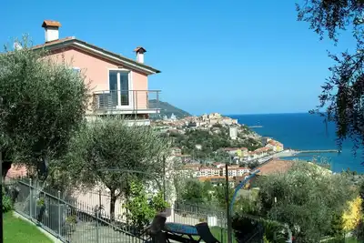 Confortable appartement pour 4 personnes avec climatisation, Wifi, Tv, patio et parking