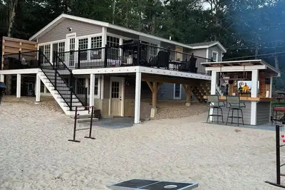 Image de Chalet au bord de l'eau paisible avec grande plage privée