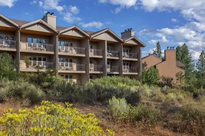 Image de Belle station de montagne. Près du centre-ville de Bend et du mont. Bachelier