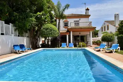 Image de Villa moderne avec piscine à 200m de la plage