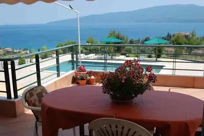 Image de Villa Annabelle avec piscine et belle vue mer