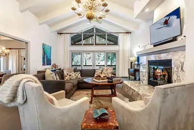 Image de Nouvelle liste! Pratique pour Vail & Beaver Creek, bain à remous privé, A / C, parfait pour les grands groupes!