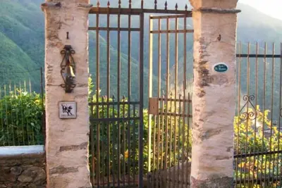 Image de Typical dwelling - Old renovated rustic house with private garden.