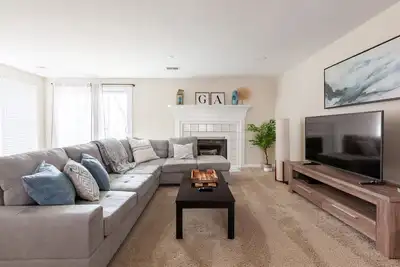 Image de King Bd, Downtown Alpharetta, spacieux et rénové