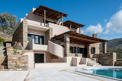 Image de Villa spacieuse avec piscine à seulement 3 minutes à pied de la plage de Koundouros