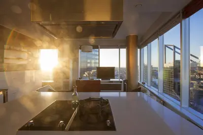 Image de Appartement gratte-ciel avec vue spectaculaire!