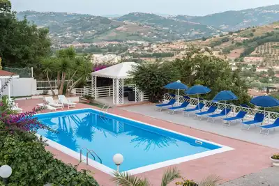 Image de Appartement Dans Villa Avec Piscine