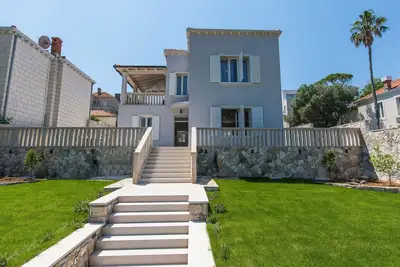 Image de Villa Bond nouvellement construite - Beauty construite en 1927. par l'agent double Dusan Popov