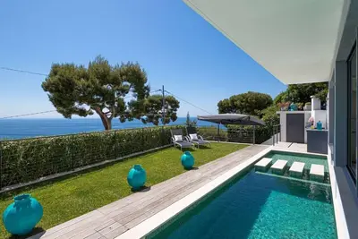 Image de Wonderful modern Villa, with spectacular view of the Ocean and the Bay of Eze.