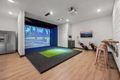 Image de \"The Summit 86\" - Nouvelle cabine de luxe de 6 000 pieds carrés avec piscine intérieure, simulateur de golf, foyer extérieur!