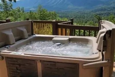 Image de McDaniels Misty Blue ~ Une maison confortable et pittoresque avec des vues exceptionnelles sur les montagnes enfumées