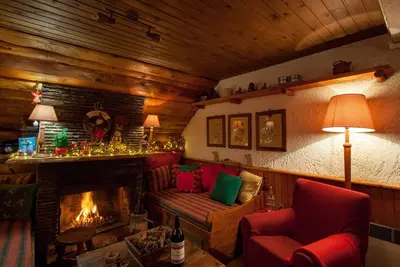 Image de Dandy sur la colline à Agoriani | Chalet Iris des années 80. q. m | Jusqu'à six personnes