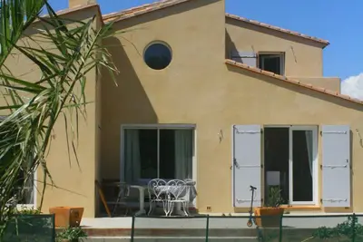 Image de Villa avec piscine proche mer - 8 personnes