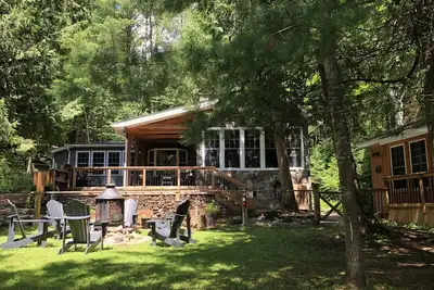 Image de Charmant chalet, bain à remous, terrasse, quai, 10 min. à Minden, 15min. à Haliburton