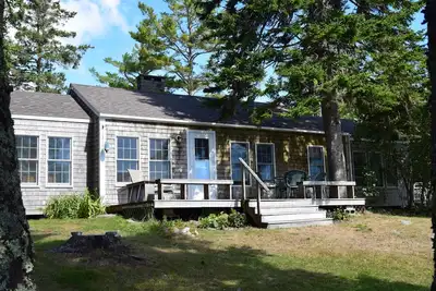 Image de Cottage sur la côte du Maine avec une vue imprenable et 245 pieds de front de mer de sable