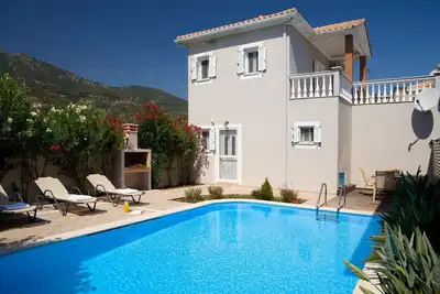 Image de Villa privée très proche du centre ville de Nidri