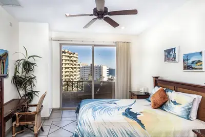 Image de Bella Sirena E505 Scenic Gem 2 Br Ocean View Condo / Sandy Beach