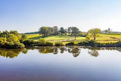 Image de Apple Orchard Stay: Grande ferme avec vue sur le lac