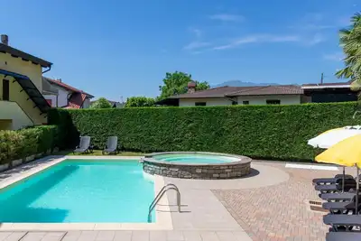 Image de Maison de vacances privée avec piscine, Wifi, climatisation, Tv, terrasse, animaux admis, parking