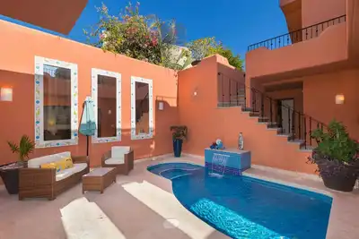 Belle 2 Bd & 2. 5 Bth avec piscine et superbes vues!