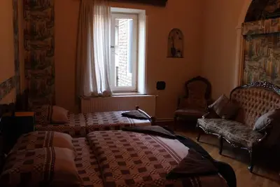 Image de Le Corner Hostel est situé dans le centre de la ville de Tbilissi, à 400 mètres de la place de la Liberté.