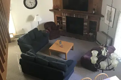 Image de Bien entretenu, 3br / 2. Maison de ville 5ba; Lincoln Station; à quelques pas des magasins / restaurants