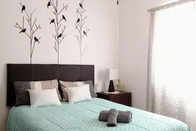 Image de Tout Nouveau Condo 2br. ENTIÈREMENT ÉQUIPÉ. SÉCURITÉ 24/7