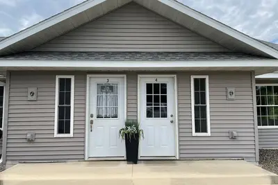 Image de Cozy Corner Bike House, à 800 mètres du centre de rallye! Le centre de tout!