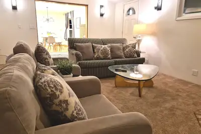 Image de Uc Davis Jumbo 4bd \/ 3ba house w \/ W \/ D