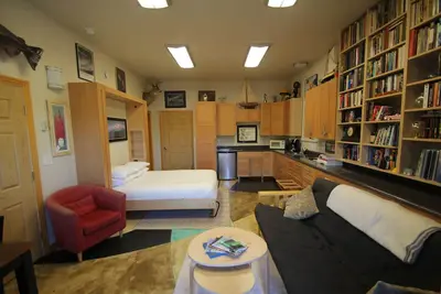 Image de À seulement 10 minutes au sud de Fairbanks et à 2 miles de Ft. Wainwright.