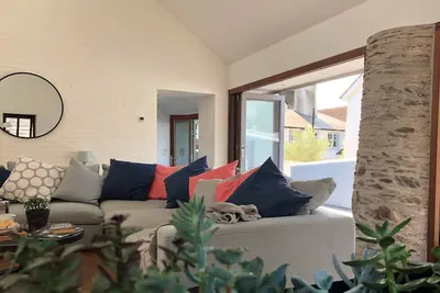 Image de Superbe conversion de grange au cœur du village de Croyde.